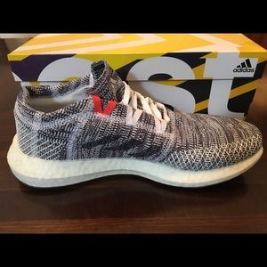 Size 10 Adidas tennis shoes